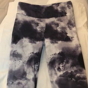 Onzie black white yoga leggings